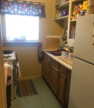4th image of 820 W Winnipeg Ave