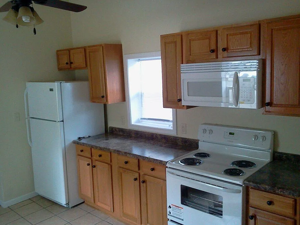 3 bed, 680 sqft, $1,170 — Photo 3