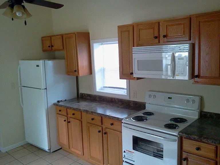 110 Niagara St — Photo 2