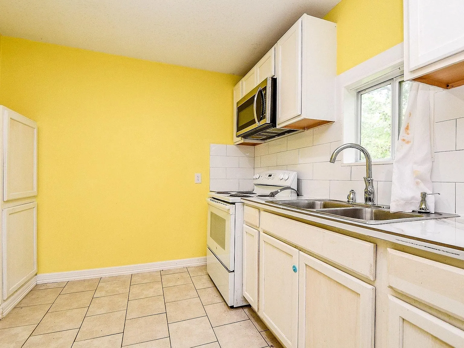 3 bed, 2.0 bath, 1505 sqft, $1,600 — Photo 2