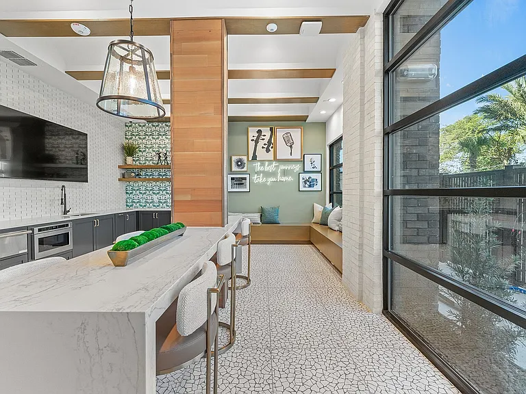 Elan Crown Point — Photo 15