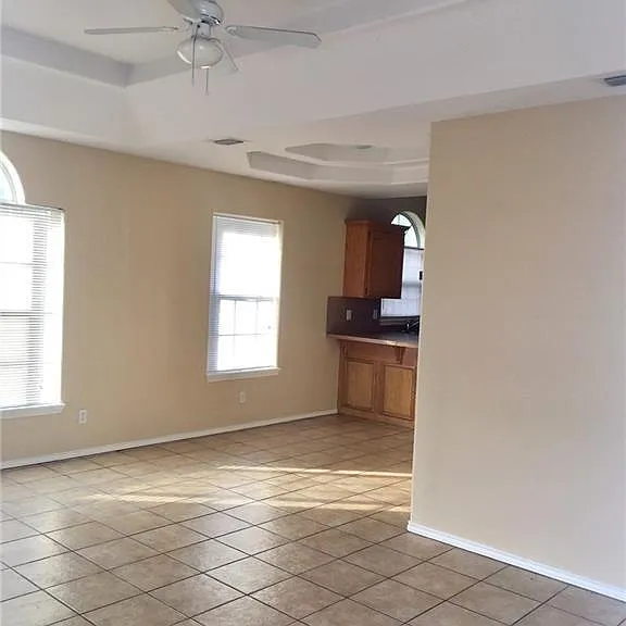 812 N Cross Ln #4 — Photo 3