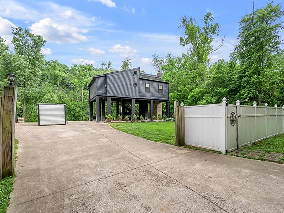 2nd image of 1395 Dix Dr