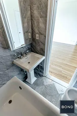 Rented by Bond New York | media 9