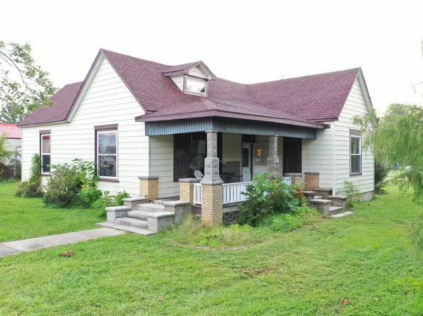105 E Summit Avenue, Seymour, MO 65746