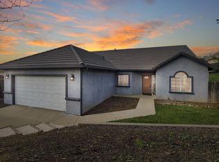 1040 Mockingbird Ln, Valley Springs, CA 95252