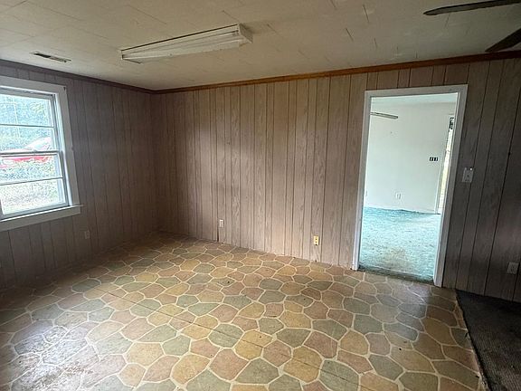 4th image of 967 Boulevard Rd