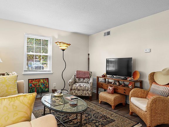 4th image of 1002 Willow Dr APT 43