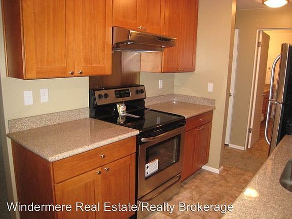 2nd image of 3326 Lombard Ave