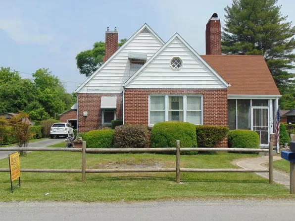 1212 Winchester Ave, Middlesboro, KY 40965