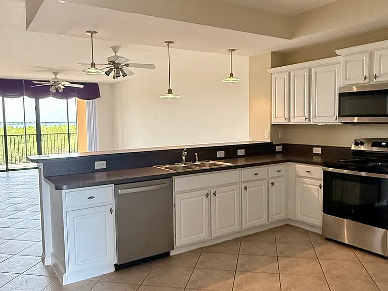 900 E Marion Ave #1202 — Photo 4