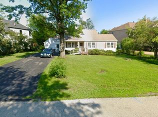 617 Meadow Dr, Glenview, IL 60025