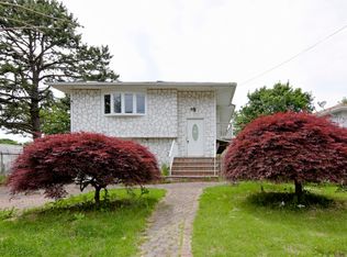 1764 Stein Dr, Bay Shore, NY 11706