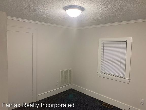 4th image of 301 E Lawson St