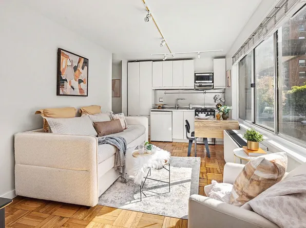 201 W 70th St APT 2L, New York, NY 10023