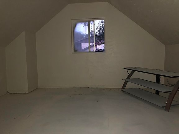 4th image of 613 W Bridle Path Ln