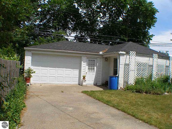 3rd image of 77 E Marion Ave