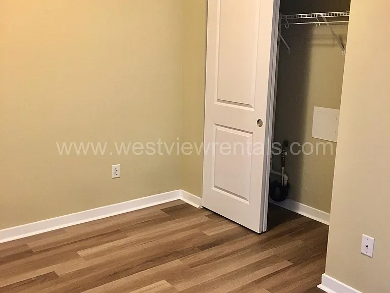 200 E Maple St — Photo 8