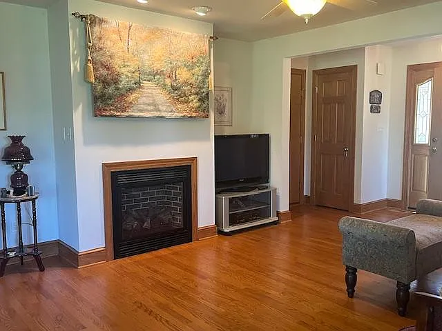 343 Governors Ln — Photo 8