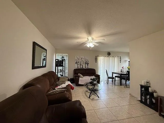 899 W Riverside Dr #611 — Photo 7