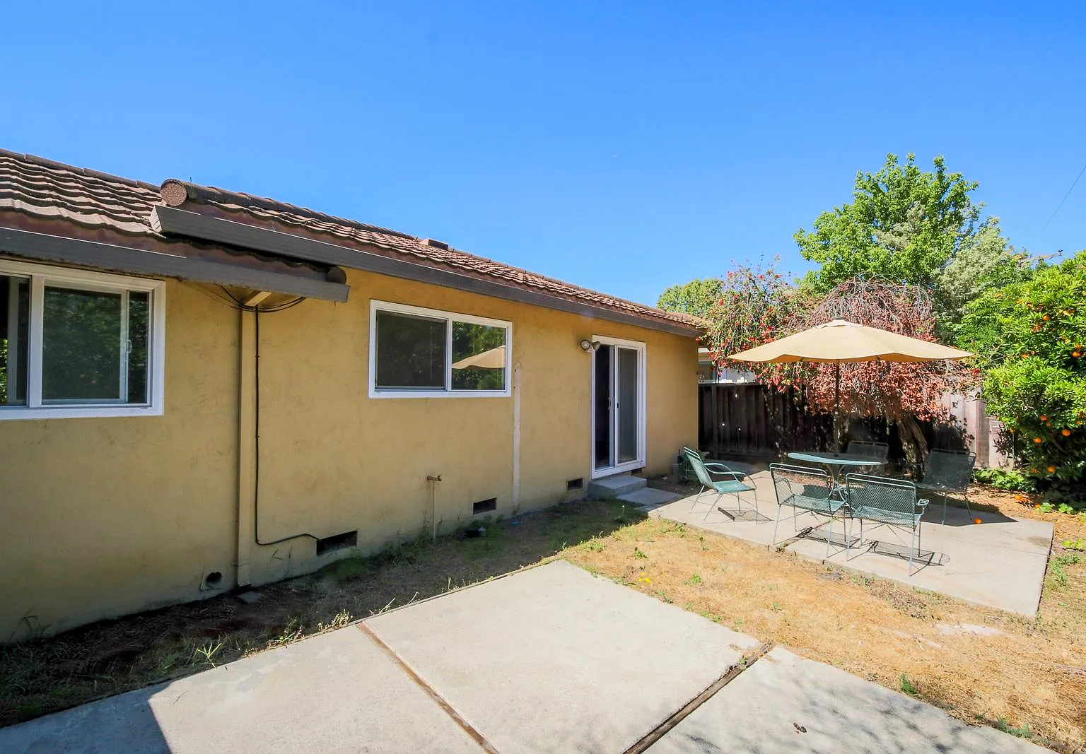 2 bed, 1000 sqft, $2,200 — Photo 3
