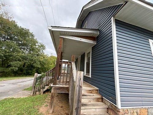 2nd image of 300 Holston St