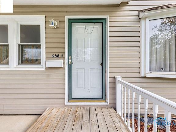 5th image of 588 Douglas Dr