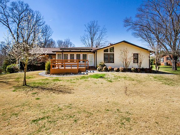 3rd image of 3929 Riverview Dr
