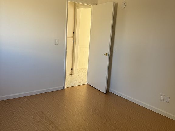 2nd image of 4136 Menlo Ave