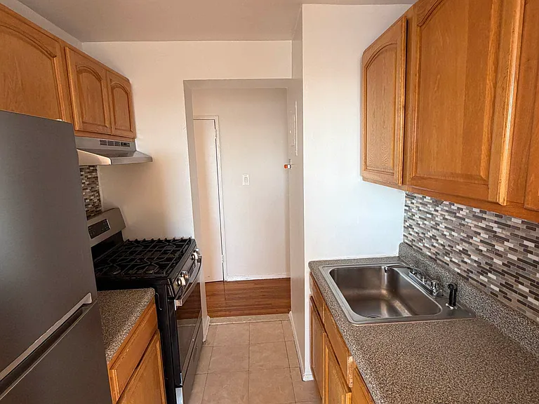 3255 Randall Ave #2J — Photo 5