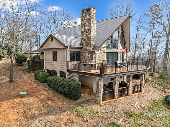 2nd image of 139 Valley View Cir