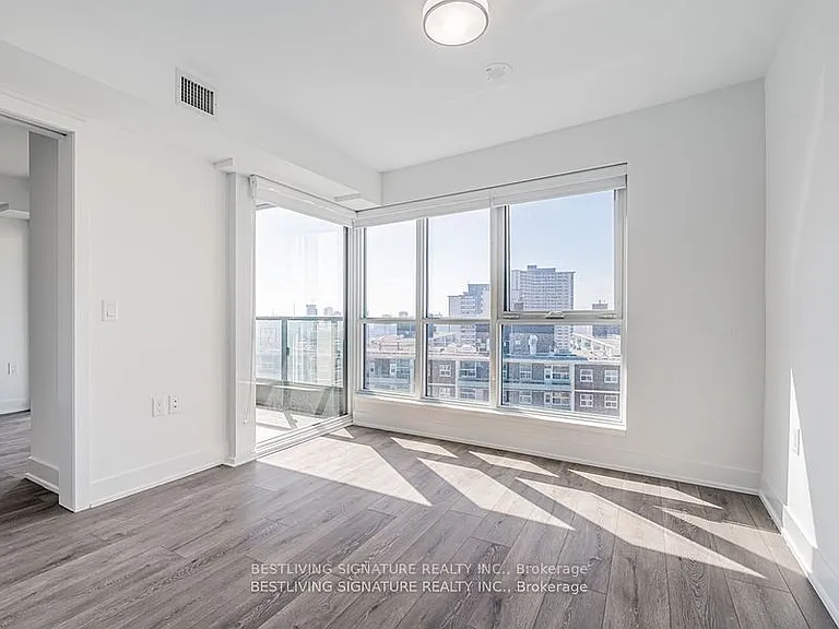 585 Bloor St E #1521 — Photo 18