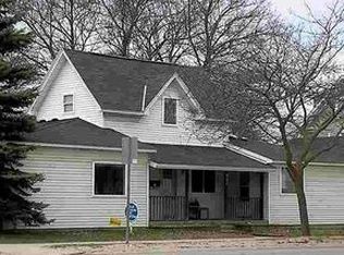 807 Bridge St, Charlevoix, MI 49720