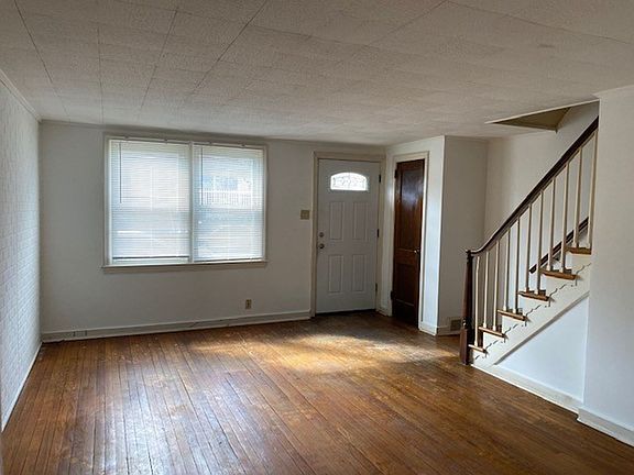 3rd image of 2302 Kensington St