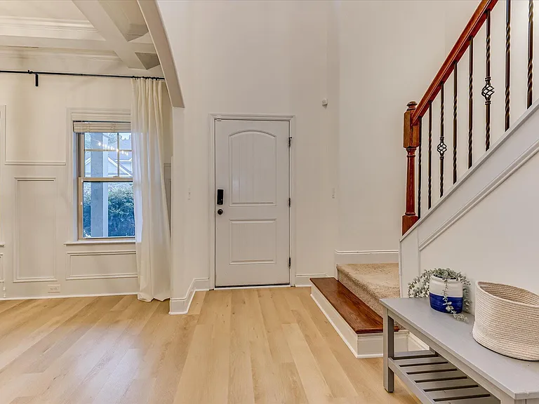 259 Wentworth Pl — Photo 3