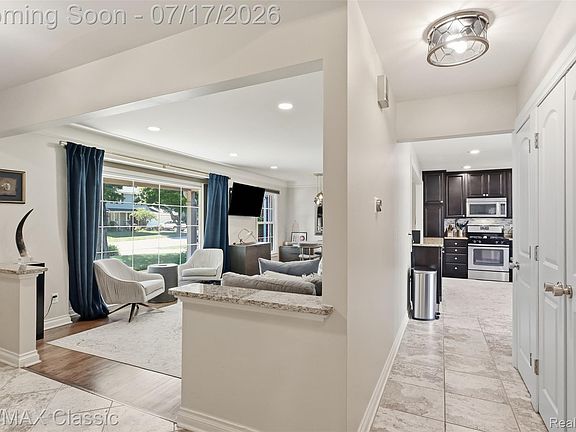 4th image of 1628 Lexington St