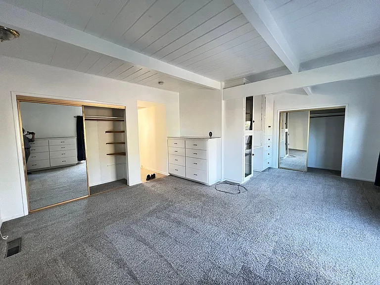 1135 Morton Ave — Photo 15