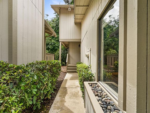 4th image of 7537 Pomerol Ln