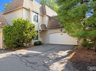 55 Gate House Ln, Edison, NJ 08820