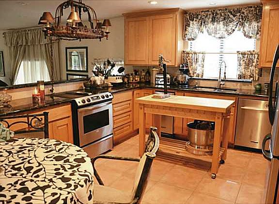 3rd image of 16138 Oak Springs Dr