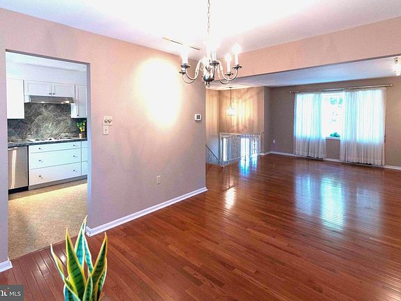 5th image of 638 Regent Dr