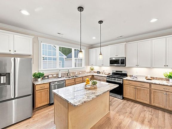 5th image of 911 Bainbridge Blvd