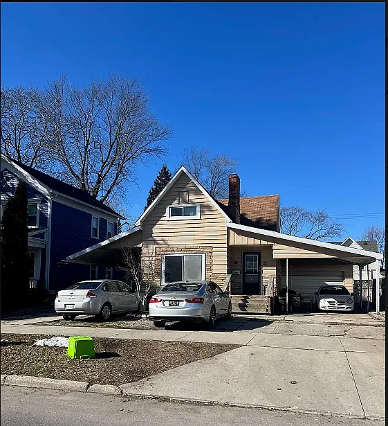 552 S Main St