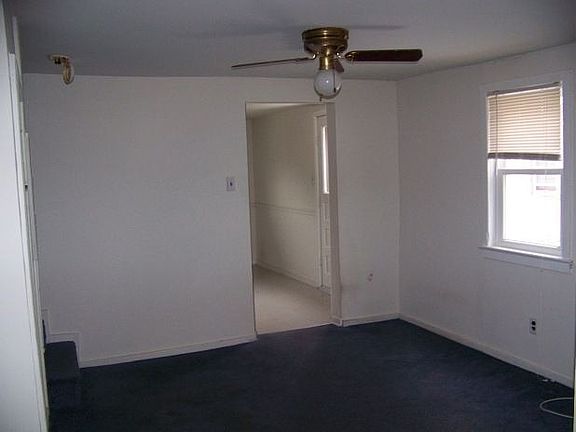 5th image of 21 E Walnut St