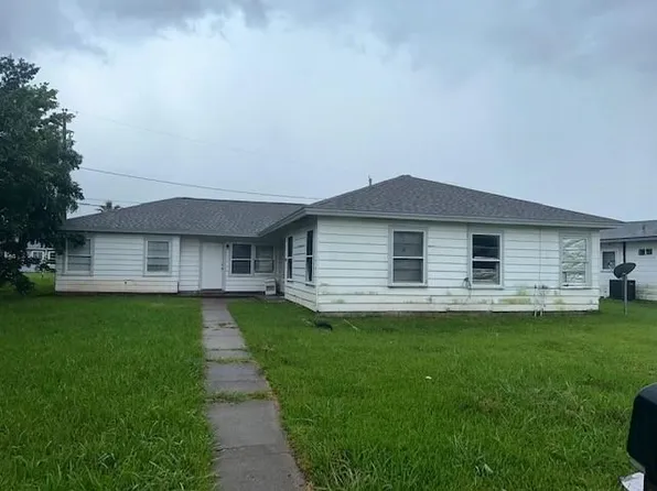 1743-1745 W 5th St, Freeport, TX 77541
