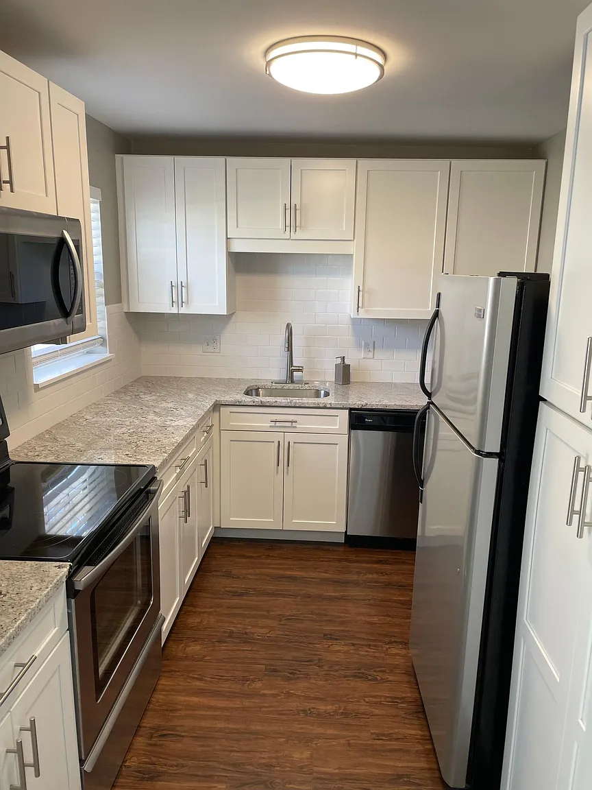1615 E Swan Cir photo 1