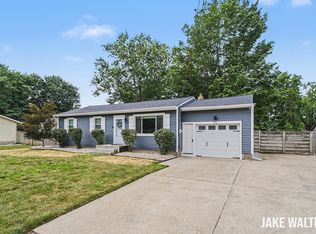 7555 22nd Ave, Jenison, MI 49428