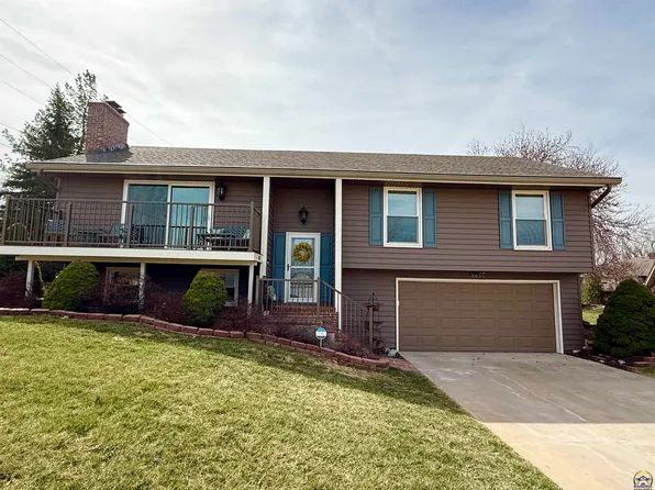 5631 SW West Dr, Topeka, KS 66606