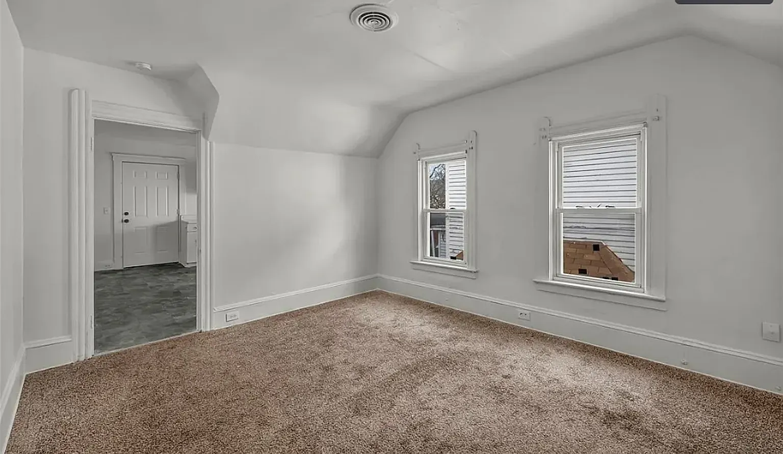 3 bed, 984 sqft, $1,200 — Photo 3