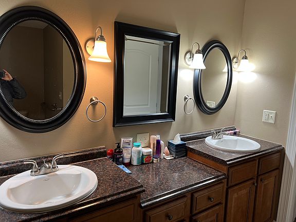 3rd image of 1815 E Laharpe St #2